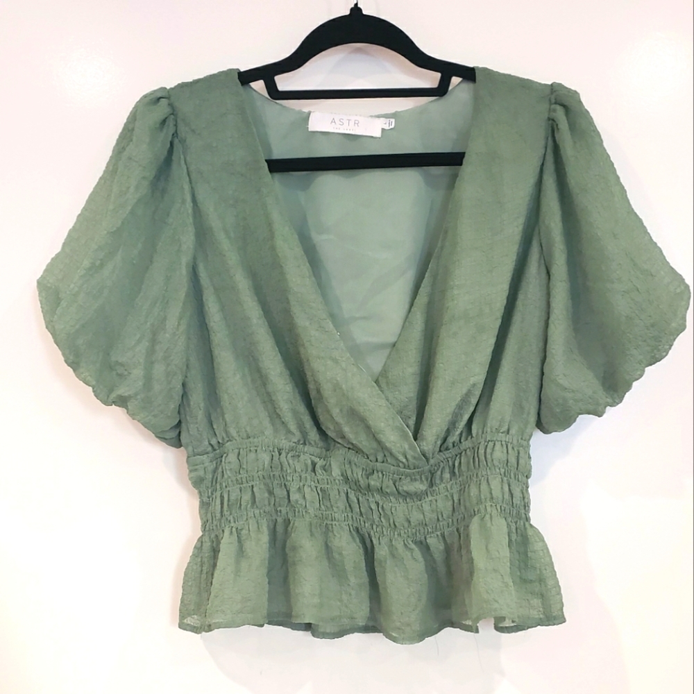 🎁Astr The Label Women's Bubble Short Sleeve Green Top